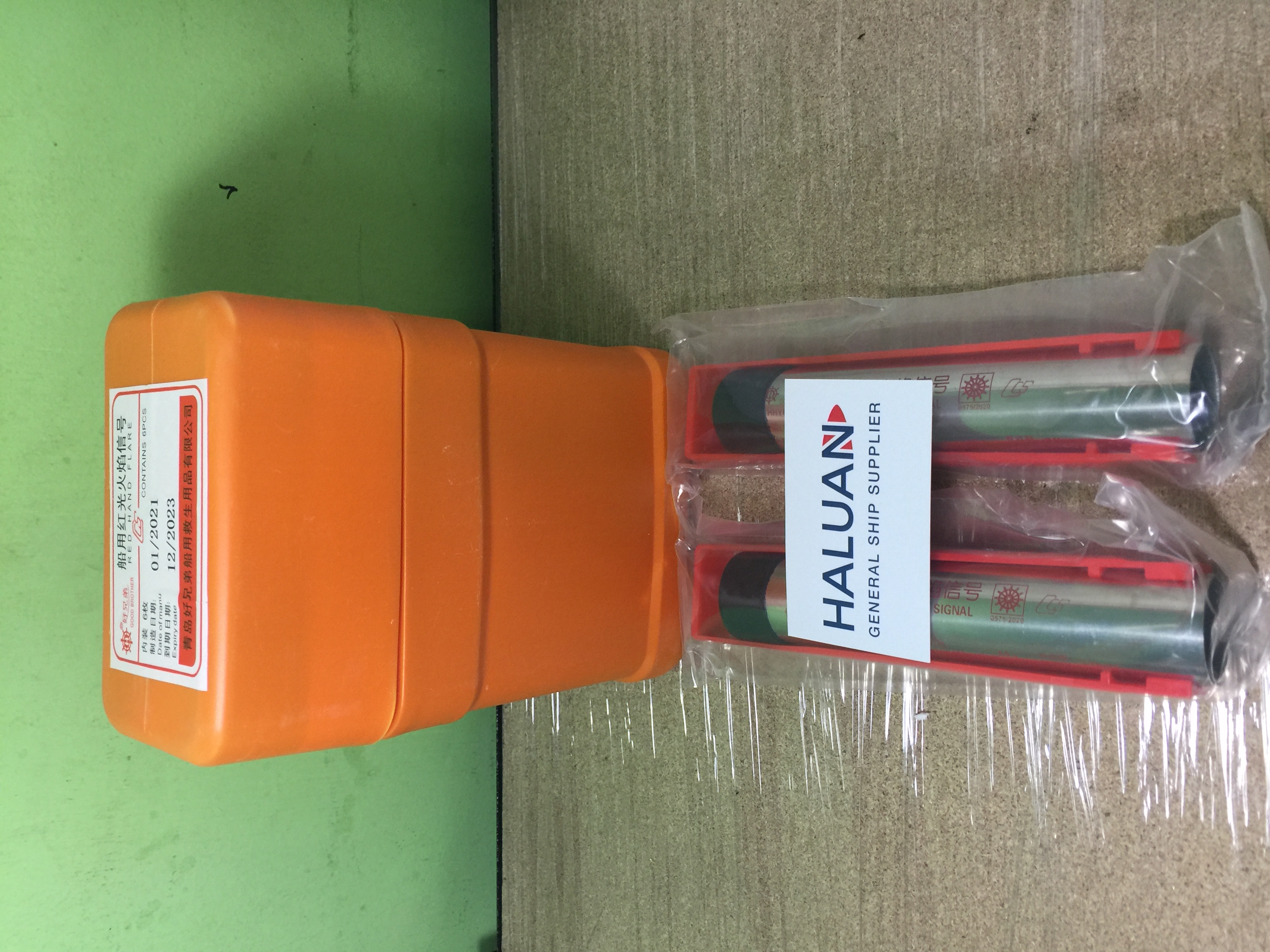 RED HAND FLARE - IMPA 330314