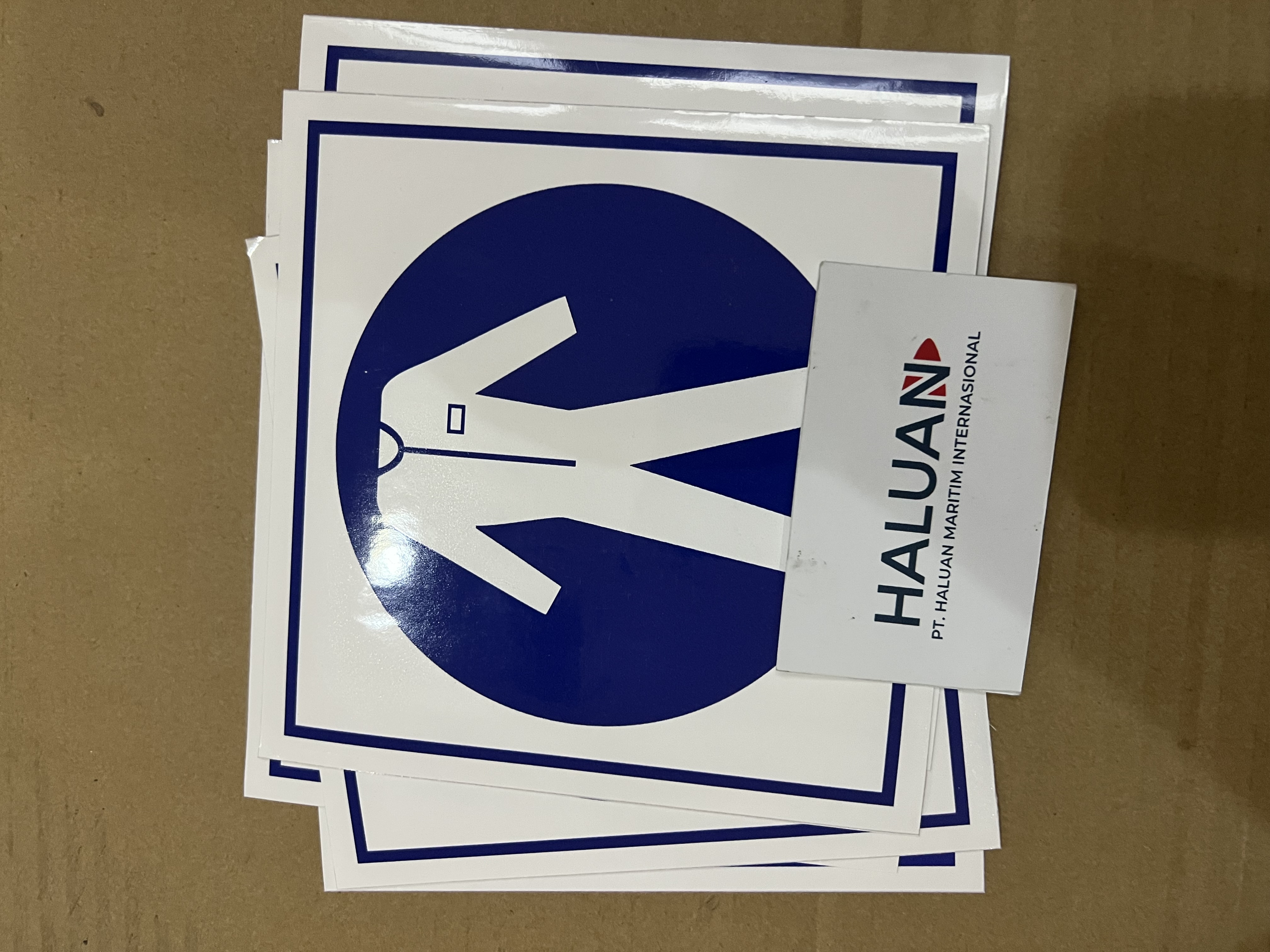 WEAR PROTECTIVE CLOTHING IMO SYMBOL